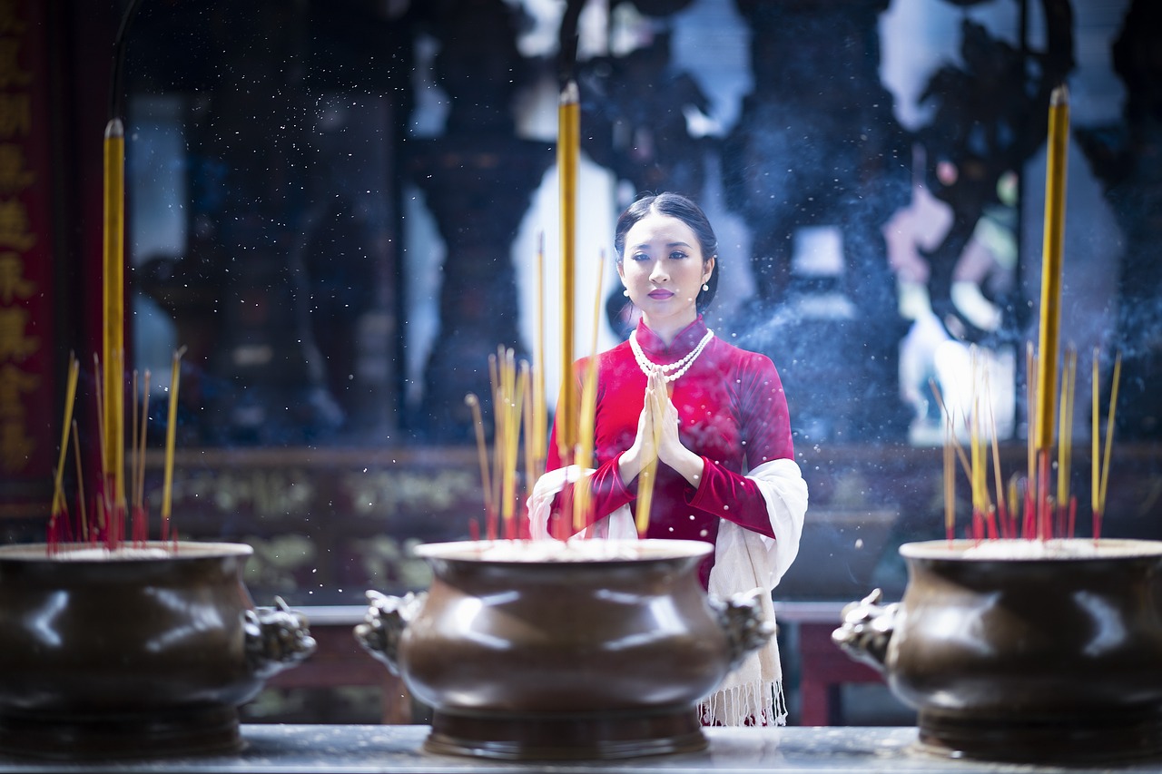 Temples, churches and Vietnamese religious lives